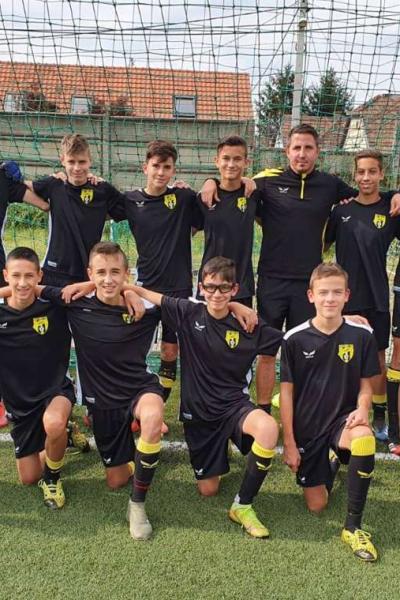 U15
